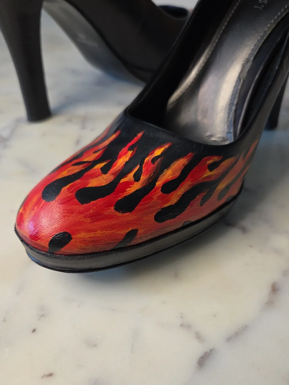 Nine West Black Pumps with Red and Orange Flame Design Sz 9.5 🔥